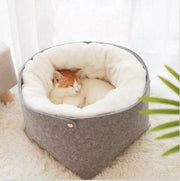 Comfortable round pet bed for dogs and cats

