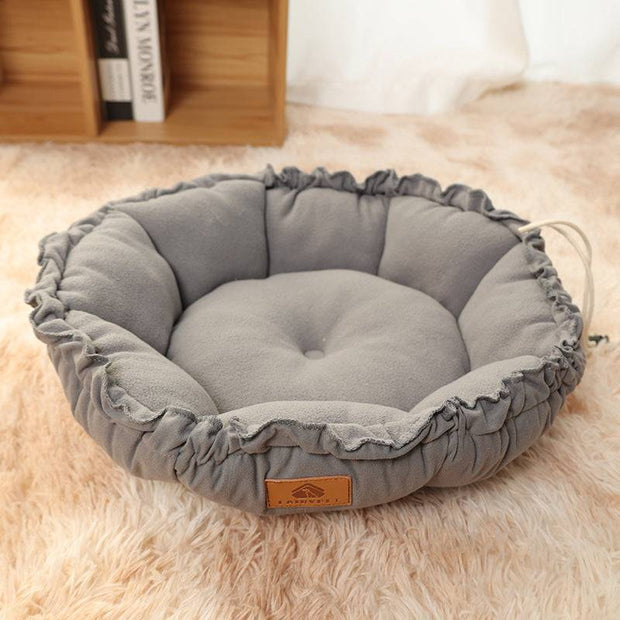 Anti-anxiety calming pet bed for ultimate pet relaxation.
