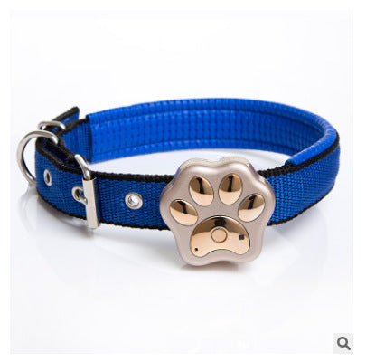 Blue collar with pet location tracker in paw-shaped design.
